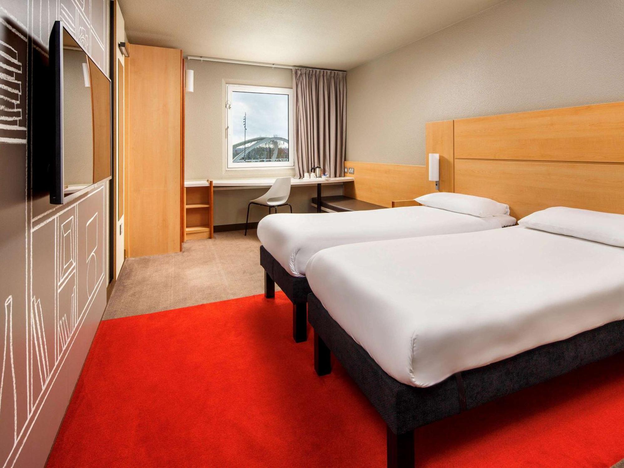 Отель Ibis London Wembley Экстерьер фото